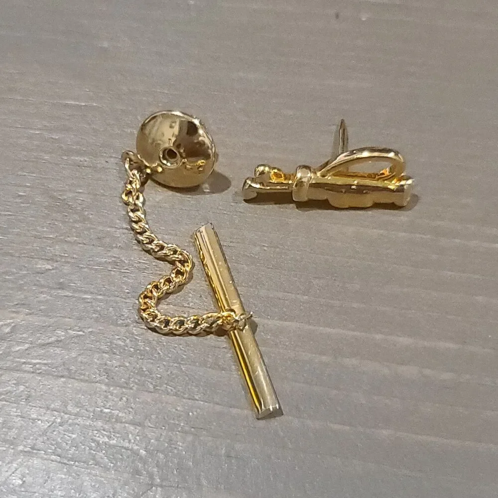 Gold Tone Golf Bag with Clubs Lapel Pin Tie Tack